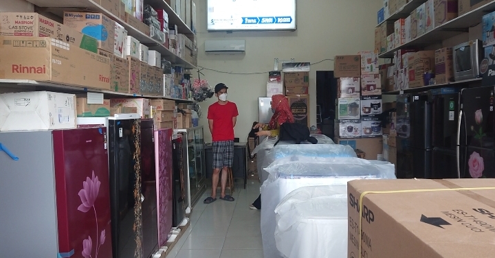 Suasana Toko di Bandar Lampung yang menjual set top box (STB) untuk migrasi dari TV analog ke TV digital. Sumber Foto/Asmarani